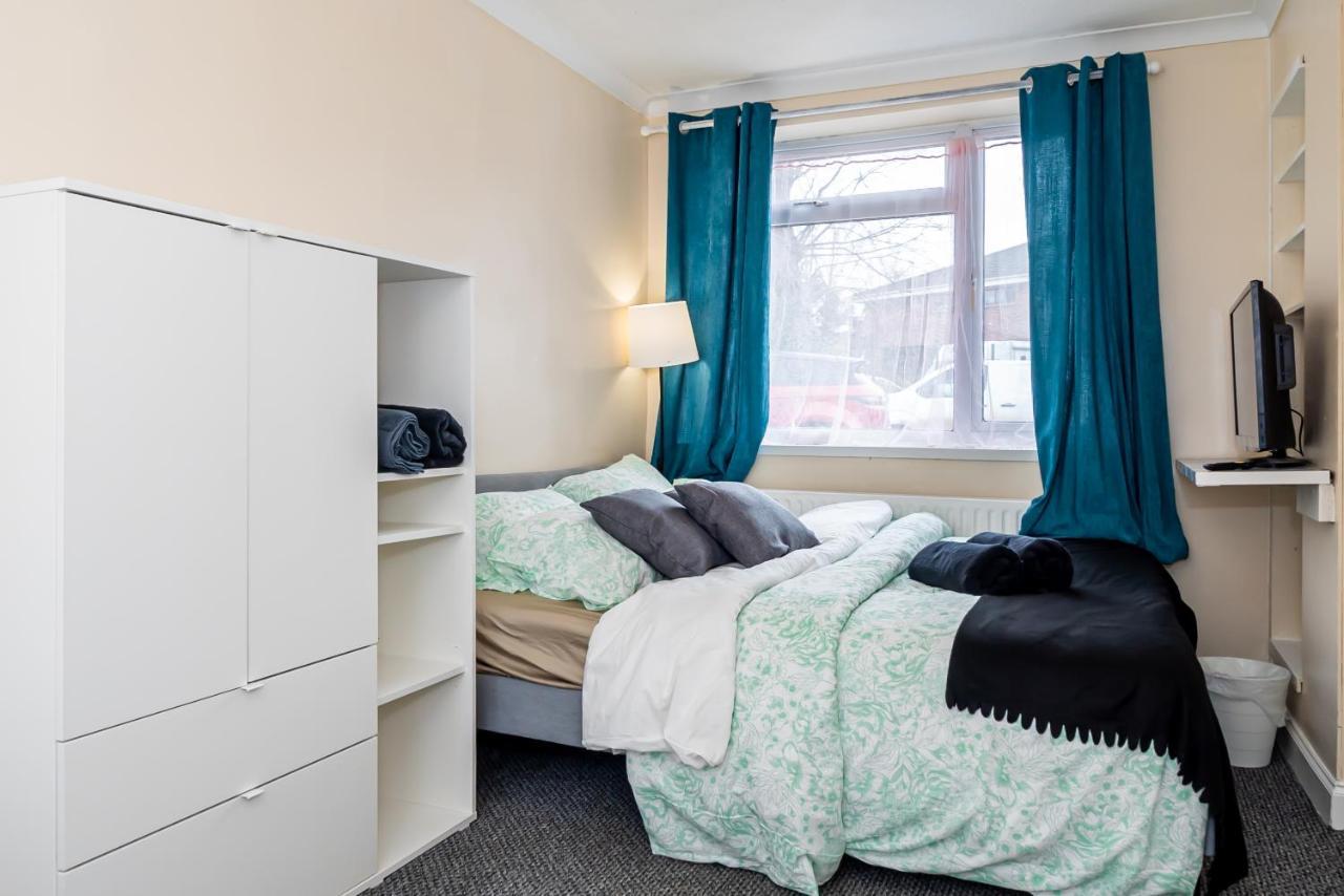 Shirley House 3, Guest House, Self Catering, Self Check In With Smart Locks, Use Of Fully Equipped Kitchen, Close To City Centre, Ideal For Longer Stays, Walking Distance To Bat, 20 Min Drive To Fawley Refinery, Excellent Transport Links Southampton Buitenkant foto