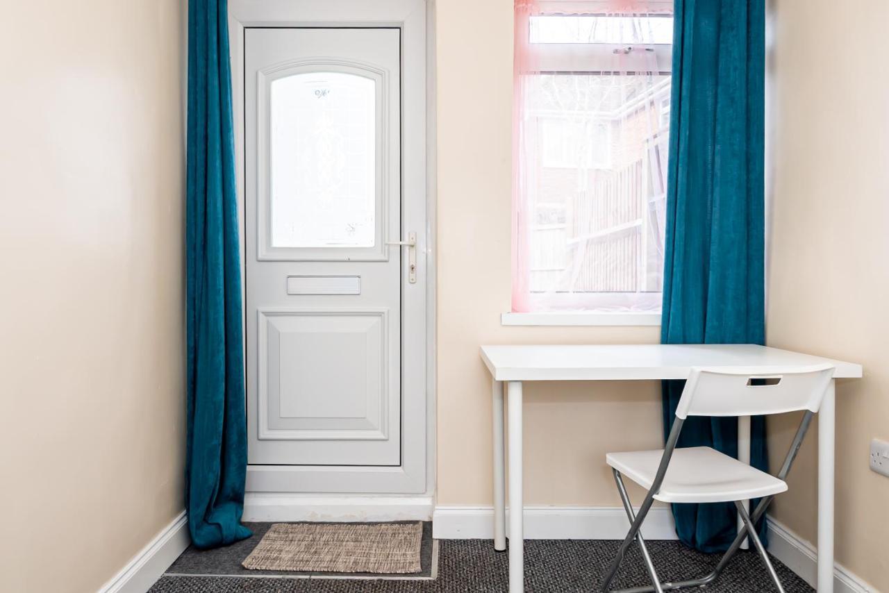 Shirley House 3, Guest House, Self Catering, Self Check In With Smart Locks, Use Of Fully Equipped Kitchen, Close To City Centre, Ideal For Longer Stays, Walking Distance To Bat, 20 Min Drive To Fawley Refinery, Excellent Transport Links Southampton Buitenkant foto