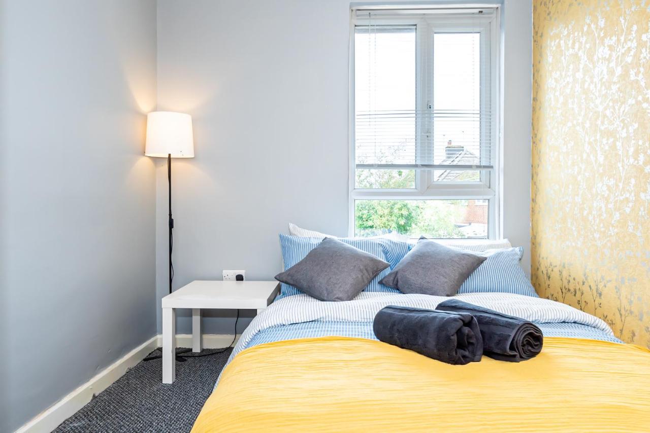 Shirley House 3, Guest House, Self Catering, Self Check In With Smart Locks, Use Of Fully Equipped Kitchen, Close To City Centre, Ideal For Longer Stays, Walking Distance To Bat, 20 Min Drive To Fawley Refinery, Excellent Transport Links Southampton Buitenkant foto