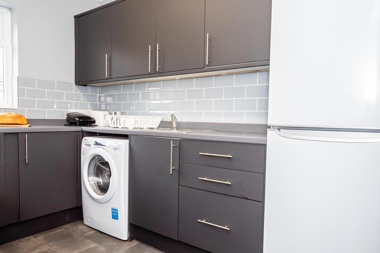 Shirley House 3, Guest House, Self Catering, Self Check In With Smart Locks, Use Of Fully Equipped Kitchen, Close To City Centre, Ideal For Longer Stays, Walking Distance To Bat, 20 Min Drive To Fawley Refinery, Excellent Transport Links Southampton Buitenkant foto