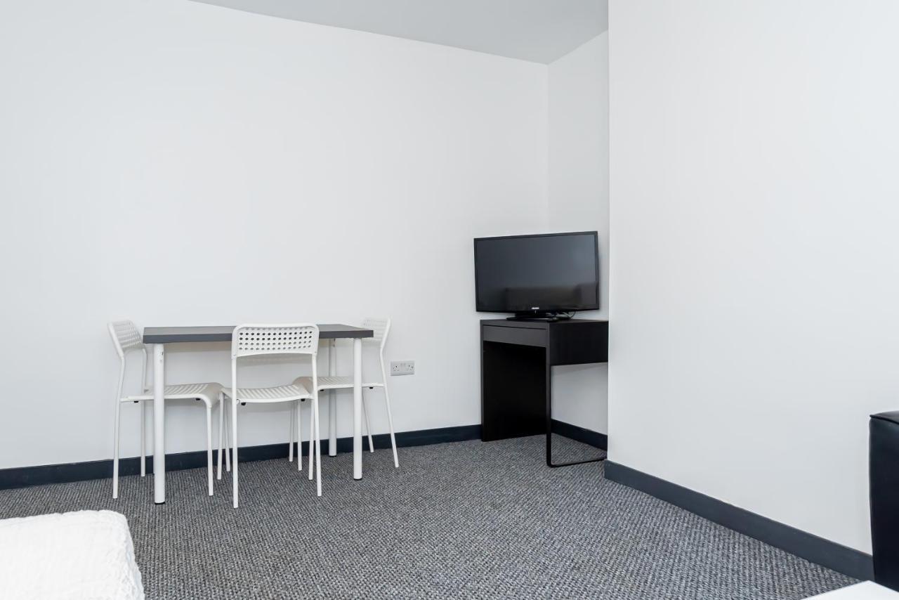 Shirley House 3, Guest House, Self Catering, Self Check In With Smart Locks, Use Of Fully Equipped Kitchen, Close To City Centre, Ideal For Longer Stays, Walking Distance To Bat, 20 Min Drive To Fawley Refinery, Excellent Transport Links Southampton Buitenkant foto