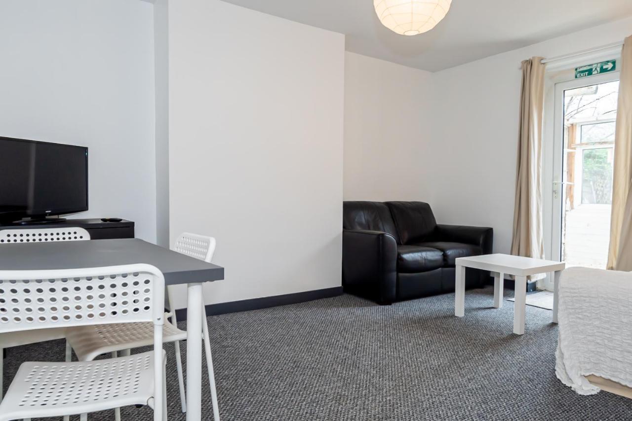 Shirley House 3, Guest House, Self Catering, Self Check In With Smart Locks, Use Of Fully Equipped Kitchen, Close To City Centre, Ideal For Longer Stays, Walking Distance To Bat, 20 Min Drive To Fawley Refinery, Excellent Transport Links Southampton Buitenkant foto