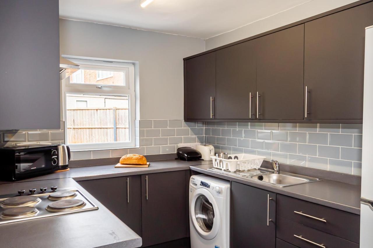 Shirley House 3, Guest House, Self Catering, Self Check In With Smart Locks, Use Of Fully Equipped Kitchen, Close To City Centre, Ideal For Longer Stays, Walking Distance To Bat, 20 Min Drive To Fawley Refinery, Excellent Transport Links Southampton Buitenkant foto